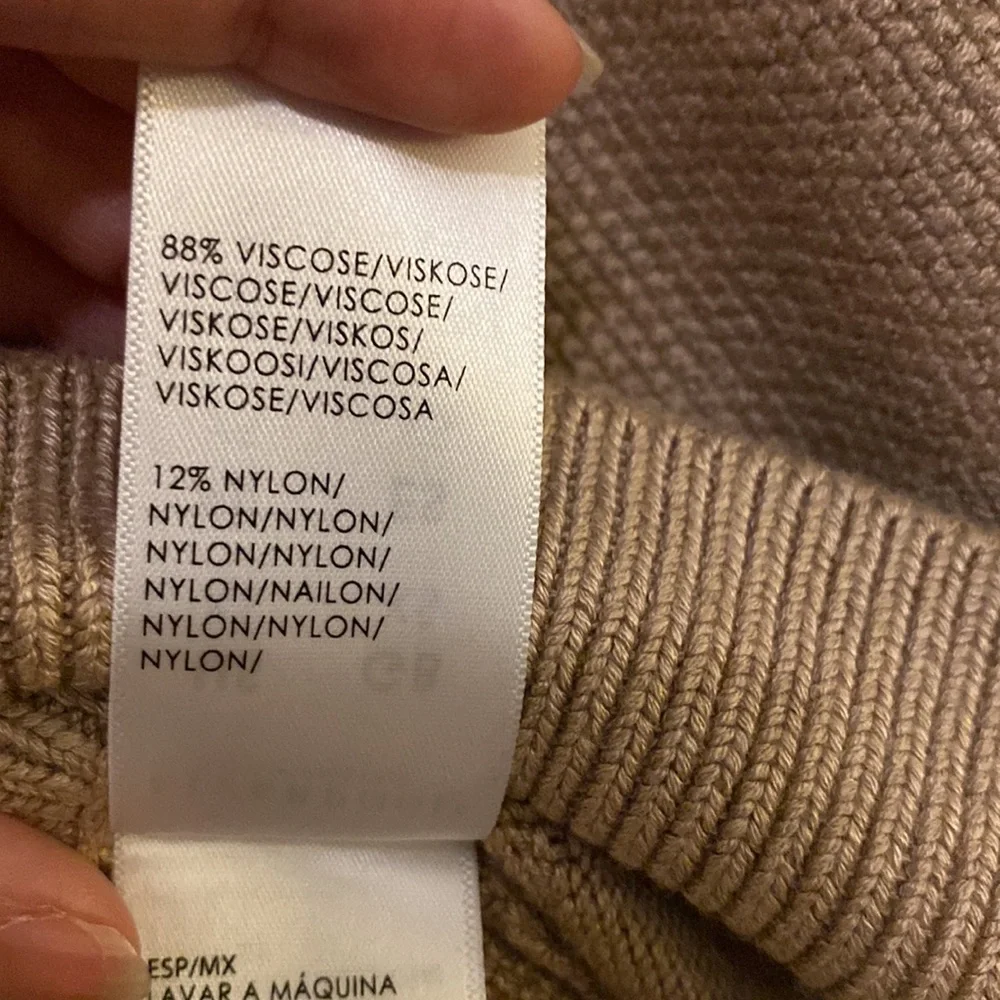 Liverpool Los Angeles | Womens Texture Blocked Raglan Sweater Sand Heather - Picture 8 of 9